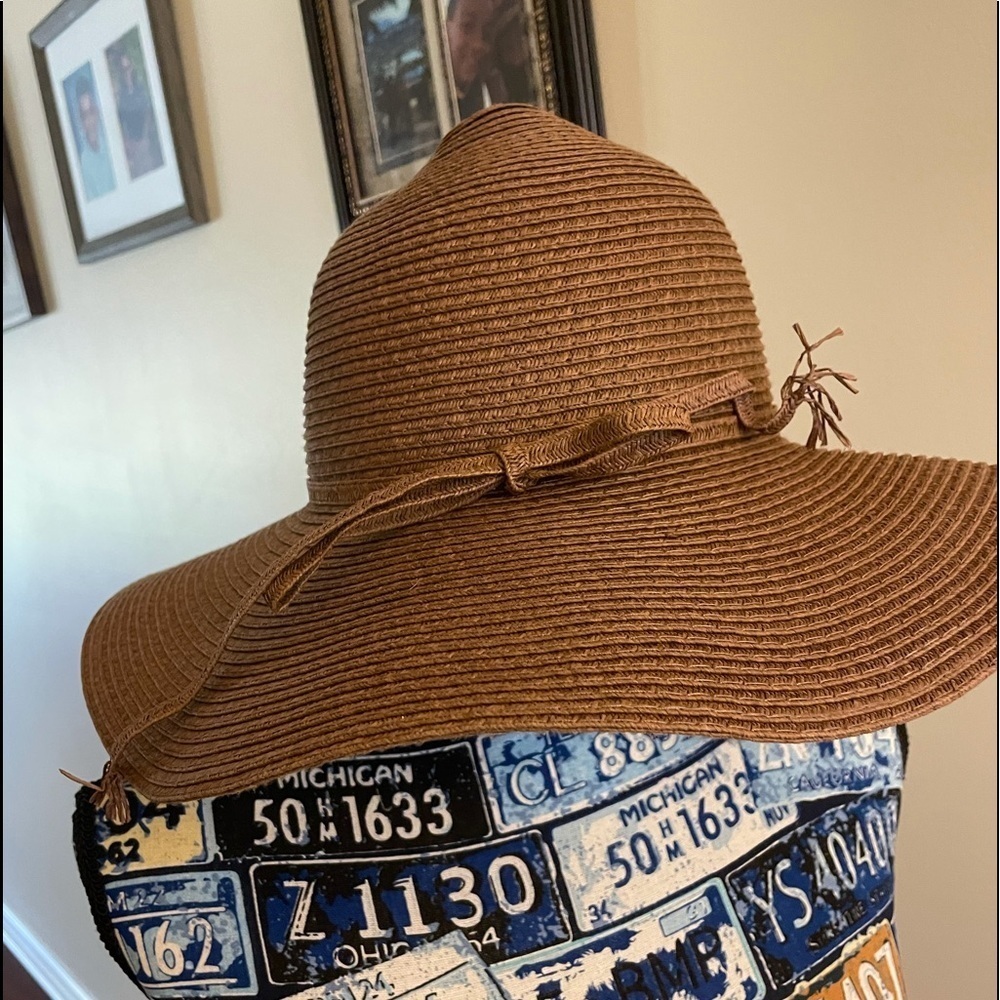 Brown sun hat woman’s previously owned